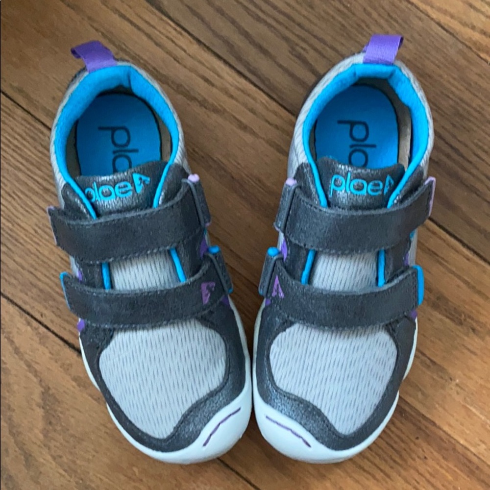 NWT girls Plae Velcro sneakers size 11.5